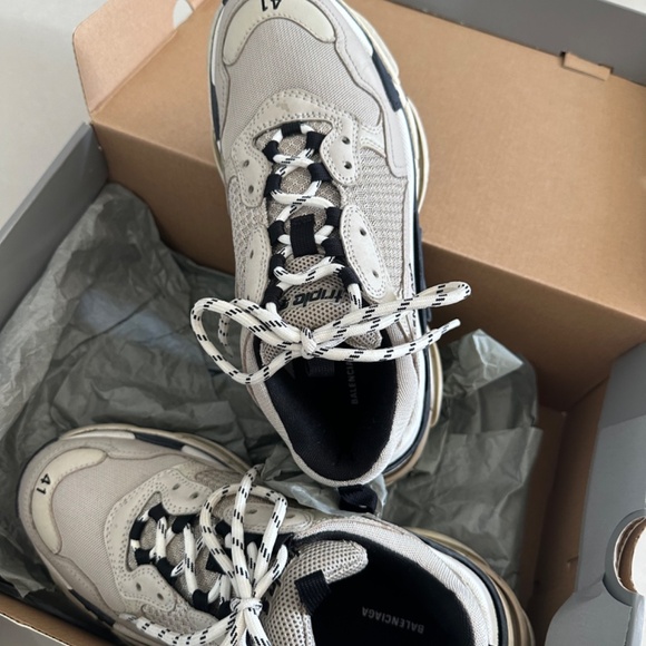 Balenciaga Triple S size 41 - Picture 2 of 4